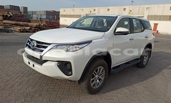 Comprar Usado Toyota Fortuner Branco Carro em Benguela em Benguela
