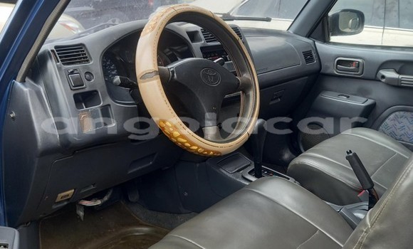 Comprar Usado Toyota RAV4 Azul Carro em Soyo em Zaire Comprar Usado Toyota RAV4 Azul Carro em Soyo em Zaire