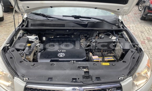 Acheter Occasion Voiture Toyota RAV4 Blanc à Luanda, Province de Luanda Acheter Occasion Voiture Toyota RAV4 Blanc à Luanda, Province de Luanda