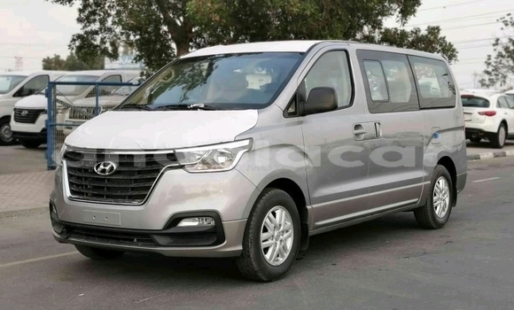 Comprar Usado Hyundai H1 Outro Carro em Lobito em Benguela