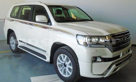 Comprar Usado Toyota Land Cruiser Branco Carro em Luena em Moxico Comprar Usado Toyota Land Cruiser Branco Carro em Luena em Moxico