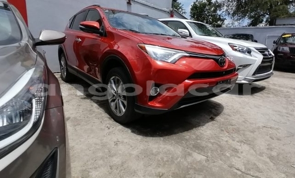 Comprar Usado Toyota RAV4 Vermelho Carro em Luena em Moxico Comprar Usado Toyota RAV4 Vermelho Carro em Luena em Moxico