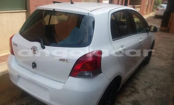 Comprar Usado Toyota Yaris Branco Carro em Luena em Moxico Comprar Usado Toyota Yaris Branco Carro em Luena em Moxico