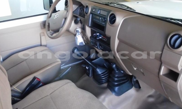 Acheter Neuf Voiture Toyota Land Cruiser Gris à Luanda, Province de Luanda Acheter Neuf Voiture Toyota Land Cruiser Gris à Luanda, Province de Luanda