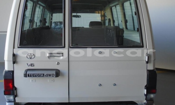 Acheter Neuf Voiture Toyota Land Cruiser Gris à Luanda, Province de Luanda Acheter Neuf Voiture Toyota Land Cruiser Gris à Luanda, Province de Luanda