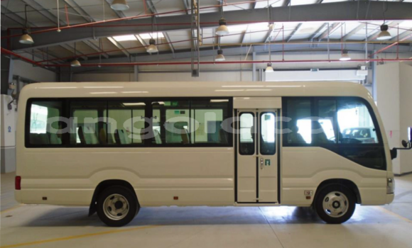 Comprar Novo Toyota Coaster Branco Carro em Luanda em Luanda Province Comprar Novo Toyota Coaster Branco Carro em Luanda em Luanda Province