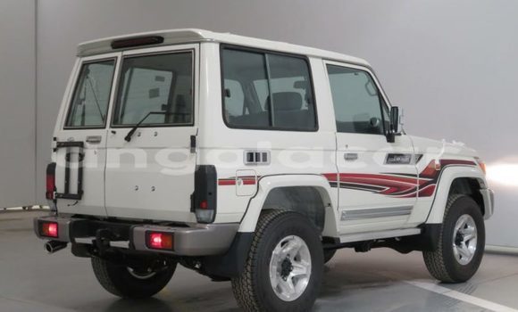 Acheter Neuf Voiture Toyota Land Cruiser Blanc à Luanda, Province de Luanda Acheter Neuf Voiture Toyota Land Cruiser Blanc à Luanda, Province de Luanda