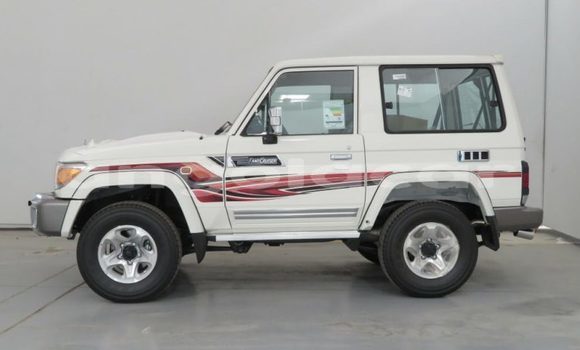 Acheter Neuf Voiture Toyota Land Cruiser Blanc à Luanda, Province de Luanda Acheter Neuf Voiture Toyota Land Cruiser Blanc à Luanda, Province de Luanda