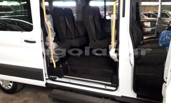 Acheter Neuf Voiture Ford Telstar Blanc à Luanda, Province de Luanda Acheter Neuf Voiture Ford Telstar Blanc à Luanda, Province de Luanda