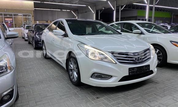Acheter Occasion Voiture Hyundai Azera Blanc à Luanda, Province de Luanda