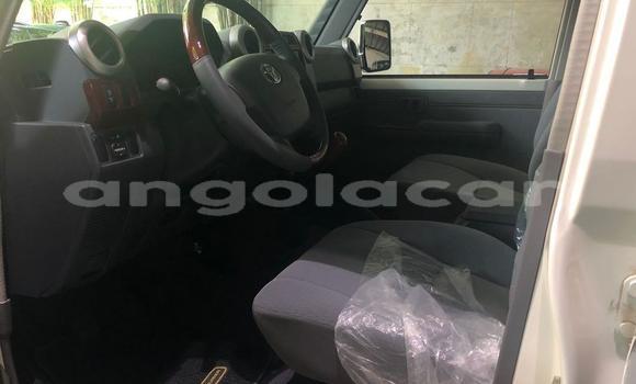 Buy Used Toyota Land Cruiser White Car in Luanda in Luanda Province Buy Used Toyota Land Cruiser White Car in Luanda in Luanda Province