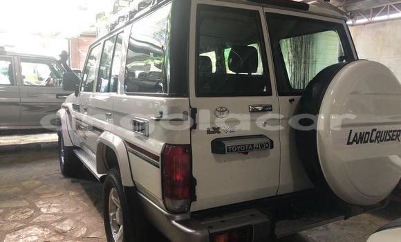 Buy Used Toyota Land Cruiser White Car in Luanda in Luanda Province Buy Used Toyota Land Cruiser White Car in Luanda in Luanda Province
