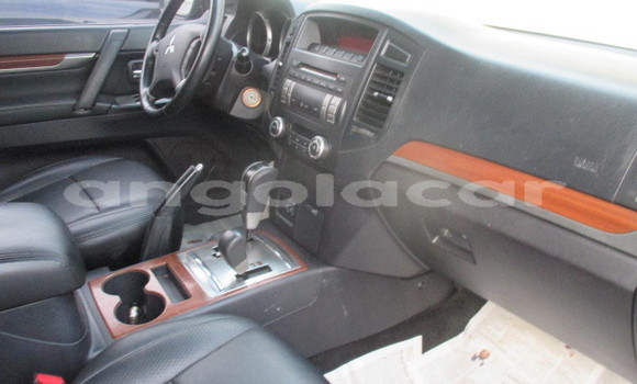Comprar Usado Mitsubishi Pajero Branco Carro em N'zeto em Zaire Comprar Usado Mitsubishi Pajero Branco Carro em N'zeto em Zaire