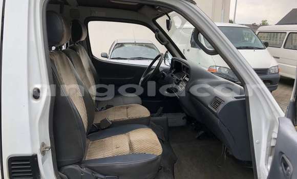 Comprar Usado Toyota Commuter Branco Carro em N'zeto em Zaire Comprar Usado Toyota Commuter Branco Carro em N'zeto em Zaire
