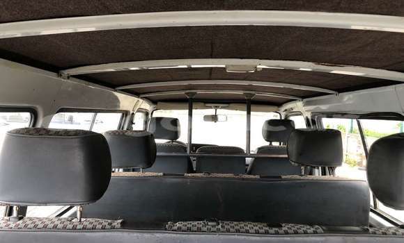 Comprar Usado Toyota Commuter Branco Carro em N'zeto em Zaire Comprar Usado Toyota Commuter Branco Carro em N'zeto em Zaire