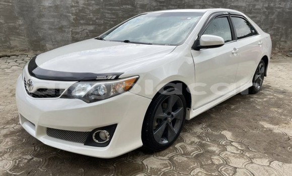 Buy Used Toyota Camry White Car in N'zeto in Zaire