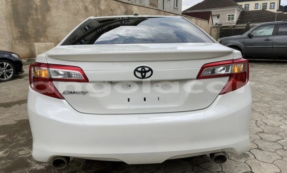 Comprar Usado Toyota Camry Branco Carro em N'zeto em Zaire Comprar Usado Toyota Camry Branco Carro em N'zeto em Zaire