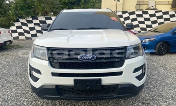 Buy Used Ford Explorer White Car in Soyo in Zaire Buy Used Ford Explorer White Car in Soyo in Zaire