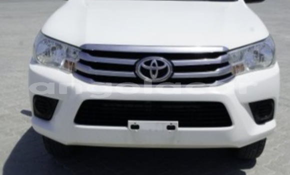 Buy Used Toyota Hilux White Car in Lobito in Benguela
