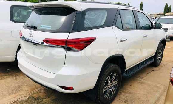 Acheter Occasion Voiture Toyota Fortuner Blanc à Luanda, Province de Luanda Acheter Occasion Voiture Toyota Fortuner Blanc à Luanda, Province de Luanda