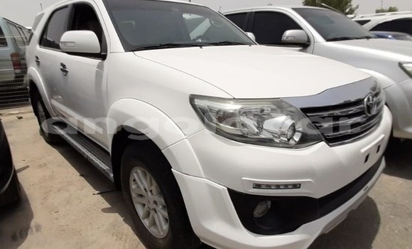 Comprar Usado Toyota Fortuner Branco Carro em Luanda em Luanda Province