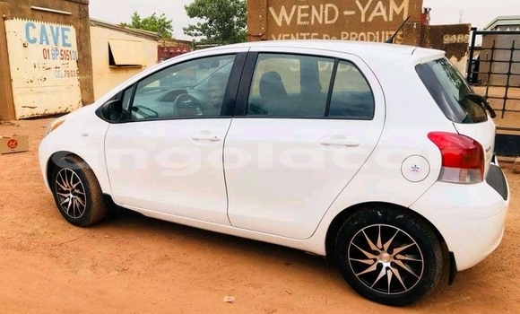 Acheter Occasion Voiture Toyota Yaris Blanc à Luanda, Province de Luanda Acheter Occasion Voiture Toyota Yaris Blanc à Luanda, Province de Luanda
