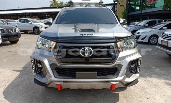 Acheter Occasion Voiture Toyota Hilux Surf Gris à Soyo, Zaïre Acheter Occasion Voiture Toyota Hilux Surf Gris à Soyo, Zaïre