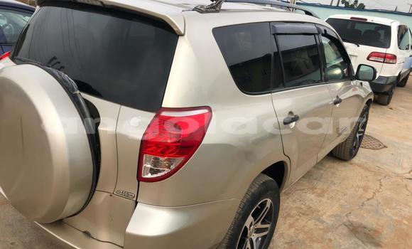 Comprar Usado Toyota RAV4 Outro Carro em Luena em Moxico Comprar Usado Toyota RAV4 Outro Carro em Luena em Moxico