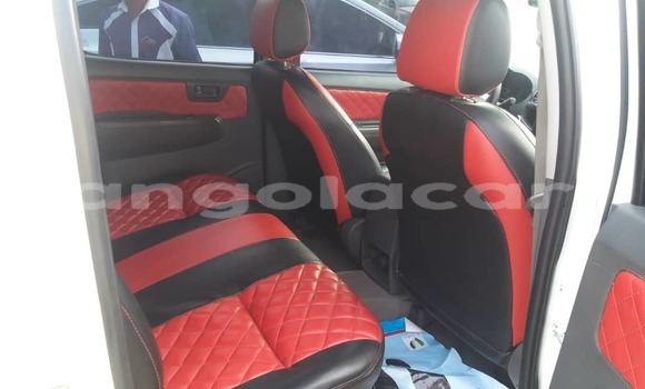 Comprar Usado Toyota Hilux Branco Carro em Luena em Moxico Comprar Usado Toyota Hilux Branco Carro em Luena em Moxico