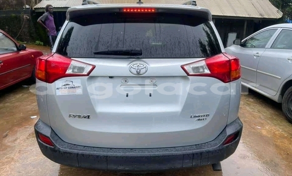 Comprar Usado Toyota RAV4 Outro Carro em Luanda em Luanda Province Comprar Usado Toyota RAV4 Outro Carro em Luanda em Luanda Province