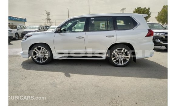 Comprar Importar Lexus LX Branco Carro em Import - Dubai em Bengo Province Comprar Importar Lexus LX Branco Carro em Import - Dubai em Bengo Province