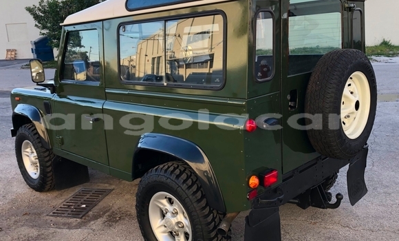 Buy Used Land Rover Defender Green Car in Luanda in Luanda Province