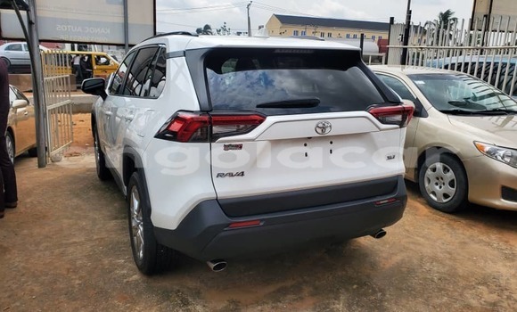 Acheter Occasion Voiture Toyota RAV4 Blanc à Luanda, Province de Luanda Acheter Occasion Voiture Toyota RAV4 Blanc à Luanda, Province de Luanda