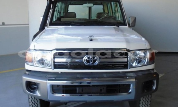 Buy Used Toyota Land Cruiser White Car in Luanda in Luanda Province Buy Used Toyota Land Cruiser White Car in Luanda in Luanda Province