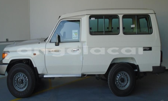 Buy Used Toyota Land Cruiser White Car in Luanda in Luanda Province Buy Used Toyota Land Cruiser White Car in Luanda in Luanda Province