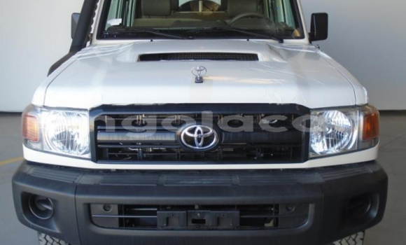 Buy Used Toyota Land Cruiser White Car in Luanda in Luanda Province Buy Used Toyota Land Cruiser White Car in Luanda in Luanda Province