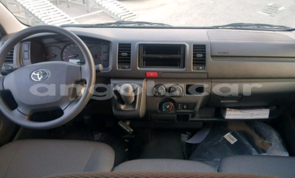 Buy Used Toyota Hiace White Car in Luanda in Luanda Province Buy Used Toyota Hiace White Car in Luanda in Luanda Province