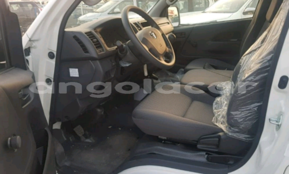Buy Used Toyota Hiace White Car in Luanda in Luanda Province Buy Used Toyota Hiace White Car in Luanda in Luanda Province