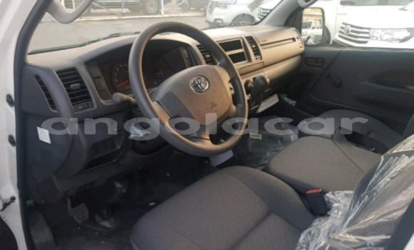 Buy Used Toyota Hiace White Car in Luanda in Luanda Province Buy Used Toyota Hiace White Car in Luanda in Luanda Province