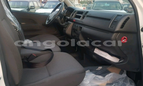 Buy Used Toyota Hiace White Car in Luanda in Luanda Province Buy Used Toyota Hiace White Car in Luanda in Luanda Province