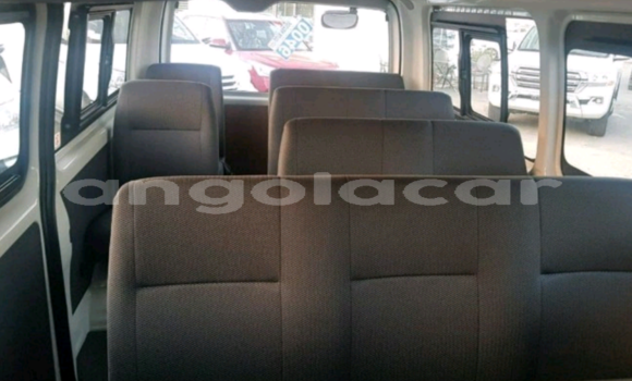 Buy Used Toyota Hiace White Car in Luanda in Luanda Province Buy Used Toyota Hiace White Car in Luanda in Luanda Province