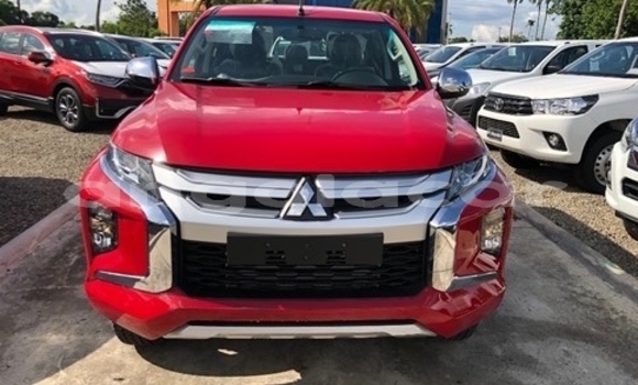 Buy Used Mitsubishi L200 Red Car in Luanda in Luanda Province Buy Used Mitsubishi L200 Red Car in Luanda in Luanda Province