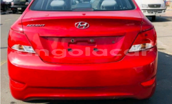 Acheter Occasion Voiture Hyundai Accent Rouge à Luanda, Province de Luanda Acheter Occasion Voiture Hyundai Accent Rouge à Luanda, Province de Luanda