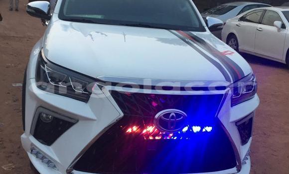 Acheter Occasion Voiture Toyota Hiluxe Revo Blanc à Luanda, Province de Luanda Acheter Occasion Voiture Toyota Hiluxe Revo Blanc à Luanda, Province de Luanda