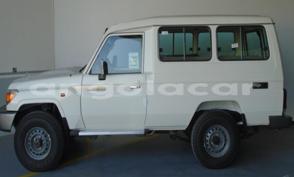 Buy Used Toyota Land Cruiser White Car in Luanda in Luanda Province Buy Used Toyota Land Cruiser White Car in Luanda in Luanda Province
