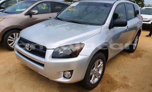 Comprar Usado Toyota RAV4 Outro Carro em N’dalatando em Cuanza Norte Province
