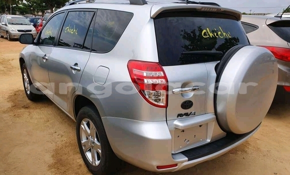Comprar Usado Toyota RAV4 Outro Carro em N’dalatando em Cuanza Norte Province Comprar Usado Toyota RAV4 Outro Carro em N’dalatando em Cuanza Norte Province