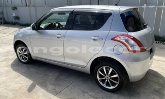 Comprar Usado Suzuki Swift Prata Carro em Luanda em Luanda Province