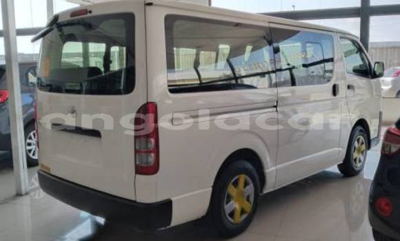 Comprar Novo Toyota Hiace Branco Carro em Luanda em Luanda Province Comprar Novo Toyota Hiace Branco Carro em Luanda em Luanda Province