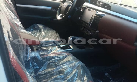 Comprar Usado Toyota Hilux Branco Carro em Luena em Moxico Comprar Usado Toyota Hilux Branco Carro em Luena em Moxico